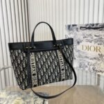 【ディオール】大人気バッグの新作♡BOOK TOTE