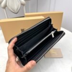 【バーバリー】送料関税込 定番人気 ジッパー・ラウンド・長財布 - 画像 (8)