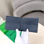 【ボッテガヴェネタ】春夏にぴったりの実用的で絶妙な短財布3色 - 画像 (12)