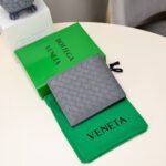 【ボッテガヴェネタ】春夏にぴったりの実用的で絶妙な短財布3色 - 画像 (7)