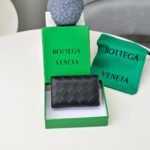 【ボッテガヴェネタ】春夏にぴったりの実用的で絶妙な小さな財布 - 画像 (2)