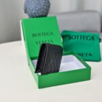【ボッテガヴェネタ】春夏にぴったりの実用的で絶妙な小さな財布 - 画像 (5)