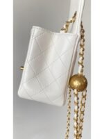 【シャネル】新作♪大人気の斜め掛け♡Flap Bag Gold Ball-選べる4色 - 画像 (10)