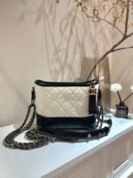 【シャネル】超入手困難♡ガブリエル スモール ホーボーバッグ - 画像 (2)