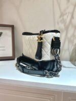 【シャネル】超入手困難♡ガブリエル スモール ホーボーバッグ - 画像 (4)