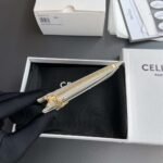 【セリーヌ】2色ギフトにも*送料込☆ ジップ付きカードホルダー トリオンフ チャーム - 画像 (12)