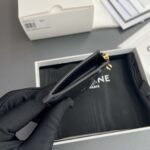 【セリーヌ】2色ギフトにも*送料込☆ ジップ付きカードホルダー トリオンフ チャーム - 画像 (7)