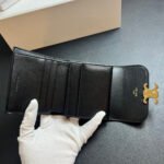 【セリーヌ】大人気スモール フラップ トリオンフ 三折り財布 - 画像 (7)