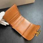 【セリーヌ】大人気スモール フラップ トリオンフ 三折り財布 - 画像 (15)