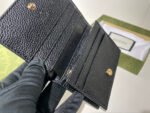【グッチ】 スタイリッシュなデザイン 超薄型短財布 持ち運び楽々 - 画像 (4)