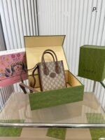 【グッチ】人気♥ インターロッキングG付き ミニトートバッグ - 画像 (5)