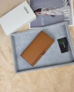 【ロエベ】ロングウォレット 5色展開 どんなシーンも完璧 - 画像 (8)