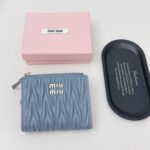 【ミュウミュウ】春夏にぴったりの実用的で絶妙な短財布3色 - 画像 (8)