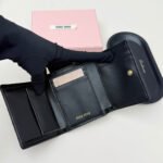 【ミュウミュウ】上品なデザイン♪おしゃれ】3つ折り財布3色 - 画像 (7)