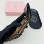 【ミュウミュウ】上品なデザイン♪おしゃれ】3つ折り財布3色 - 画像 (6)