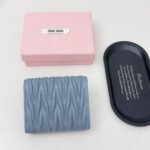 【ミュウミュウ】上品なデザイン♪おしゃれ】3つ折り財布3色 - 画像 (9)