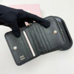 【ミュウミュウ】2色ギフトにも*送料込☆ 小さな中に大きな収納力 - 画像 (5)