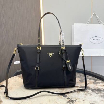 【プラダ】【人気商品】ナイロントートバッグ 関税送料込み