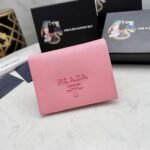 【プラダ】サフィアーノ素材使用 新作レディースミニ財布 在庫わずか - 画像 (10)