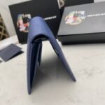 【プラダ】サフィアーノ素材使用 新作レディースミニ財布 在庫わずか - 画像 (4)