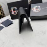 【プラダ】新作短財布 サフィアーノレザーの質感が魅力 5色 - 画像 (3)