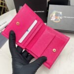 【プラダ】新作短財布 サフィアーノレザーの質感が魅力 5色 - 画像 (15)