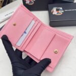 【プラダ】サフィアーノレザー使用 三角ロゴコインパース 春限定カラー展開中 - 画像 (10)