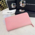 【プラダ】スマートな収納と高級感を両立 定番ロングウォレット - 画像 (6)