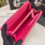 【プラダ】アイコンロゴ×機能性 スタイリッシュなジップウォレット - 画像 (21)