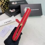 【プラダ】三角ロゴが光る 定番ジッパー長財布 上品な定番モデル - 画像 (12)