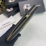【プラダ】三角ロゴが光る 定番ジッパー長財布 上品な定番モデル - 画像 (3)