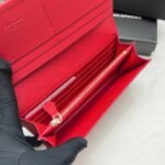 【プラダ】シンプル＆モダン サフィアーノレザーの新定番 今だけ特価 - 画像 (16)