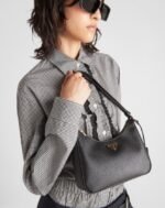 【プラダ】新作 サフィアーノレザー ミニバッグ - 画像 (3)