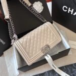 【シャネル】 新作 ボーイ シャネル バッグ カーフスキン-選べる8色 - 画像 (3)