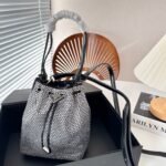 【プラダ】☆人気☆プラダ クリスタル サテン ミニポーチ