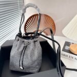 【プラダ】☆人気☆プラダ クリスタル サテン ミニポーチ - 画像 (2)