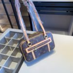 【ルイ・ヴィトン】3点セット★定番リュックサックとトレンドのショルダーバッグ、さらに話題のミニ財布付き♪ - 画像 (4)