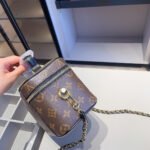 【ルイヴィトン】3点セット☆ピースカラー化粧箱｜爆款バックパック付き｜肩掛け可能で実用的♪今すぐゲット！ - 画像 (3)