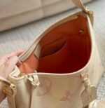 【ルイヴィトン】新作★大人気★Carry All｜優雅で高級感あふれるクリーム色♪数量限定販売中！ - 画像 (4)