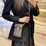 【ルイヴィトン】限定注文◆大人気♪思わず欲しくなるフォンポーチ メティスM13572 - 画像 (2)