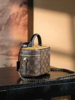 【ルイヴィトン】大人気♪可愛いフォルム♪ヴェニティNV PM M45165 - 画像 (7)