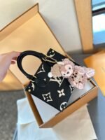 【ルイヴィトン】♢OnTheGo｜圧紋レザーの高級感、今季注目のスタイル♪即日発送対応 - 画像 (5)