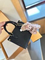 【ルイヴィトン】♢OnTheGo｜圧紋レザーの高級感、今季注目のスタイル♪即日発送対応 - 画像 (4)