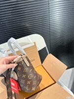 【ルイヴィトン】☆Neverfull BB｜取り外し可能なショルダー＆クロスボディで使い勝手抜群♪今すぐオンラインでチェック！ - 画像 (3)