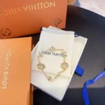 【ルイヴィトン】ギフトにも♪フェミニンなサークルロゴ ブレス ゴールド - 画像 (2)