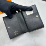 【ルイ・ヴィトン】大人気エンボス加工 短財布　洗練されたデザイン - 画像 (3)