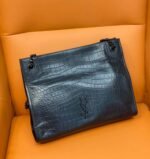 【サンローラン】話題のNikiクロコ型押しバッグ 実用性とデザイン性を両立 - 画像 (9)