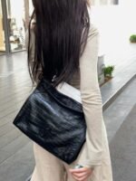 【サンローラン】話題のNikiクロコ型押しバッグ 実用性とデザイン性を両立 - 画像 (3)