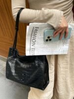 【サンローラン】話題のNikiクロコ型押しバッグ 実用性とデザイン性を両立 - 画像 (5)